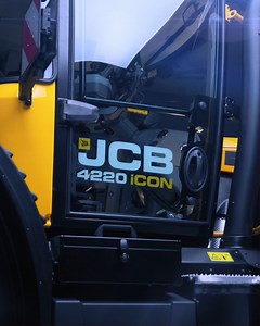 3.9K views · 229 reactions | One year on and there’s still no place for second best. Celebrating one year of the #JCB Fastrac iCON. Show us your iCON below. Discover more: bit.ly/3HmtEv3. #FastracFriday | JCB Agriculture | Facebook