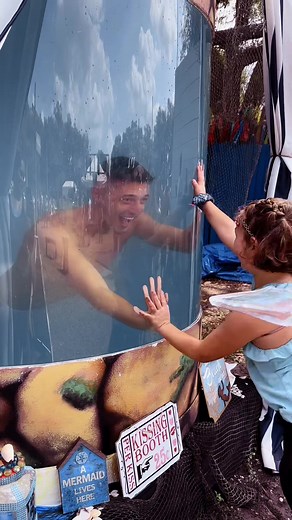 Hi Fives are my favorite things to do in the tank! Tail by @mertailor Location Bay Area Renaissance Fair Dade City #bayarearenaissancefestival #bayarea #renaissancefestival #renfaire