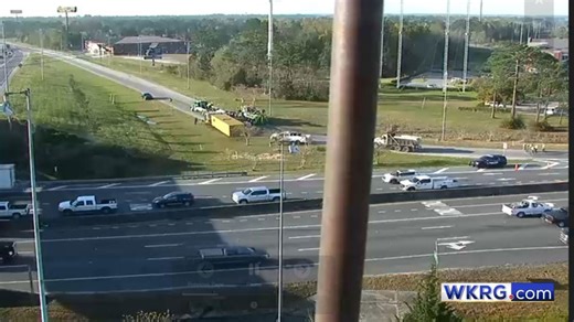 Overturned semi closes I-65 entrance ramp in Saraland