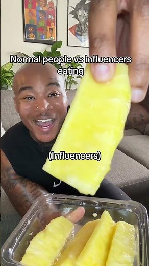 Normal people eat food Influencers perform the food