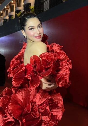 All eyes on red ❤️ Runner Up Miss Cosmo 2025 @Chelsea Fernandez ♓ dominated the red carpet at VUNGOC&SON Haute Holiday 2026 - powerful, fearless, and unapologetically elegant. #MissCosmo #ImpactfulBeauty #ChelseaFernandez #ImpactfulBeauty #UniMedia