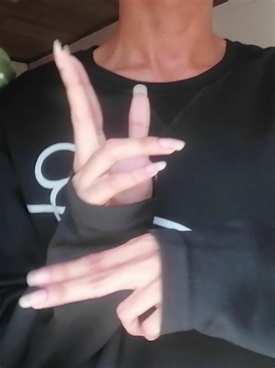 Eyy 🖤 dc: ctto #欢迎收听你的月亮我的心 #手势舞 #手控 #fyp