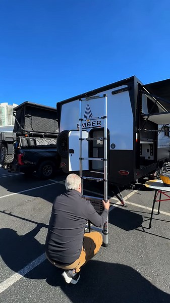 The Overlander unit from Ember RV and the Lippert On-The-Go Ladder can't be beat. 🤝 #lippert #ember #emberrv