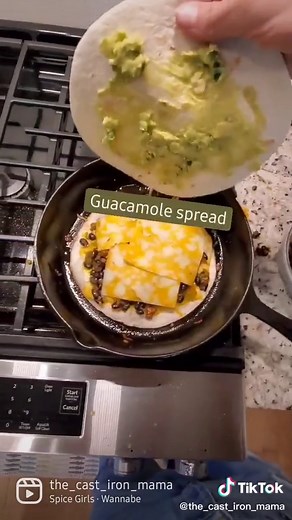 Quesadillas anyone!?#castironskillet #lodgecastiron #castiromama #castiron #cookingwithcastiron ##castironrecipes #homechef #quesadilla #stayathomemom