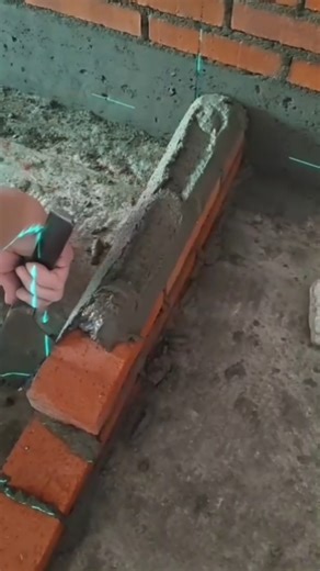 laying brick wall perfectly straight using a green laser line guide