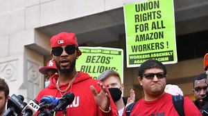Staten Island Workers Vote to Form Amazon's First Union