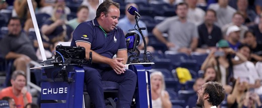 VIDEO. US Open : "Tu es un homme ?" Embrouille avec l’arbitre et match interrompu, la très grosse colère de Daniil Medvedev face à Benjamin Bonzi