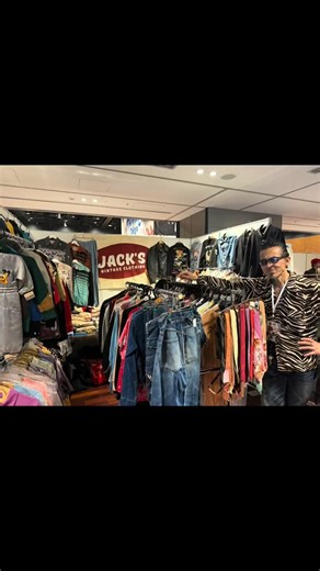 インスピレーション東京1日目終了！ 本日11/2(sun)10:00 Open❗️ 皆様のお越しをお待ちしております😘 Inspisation Tokyo2025に 原宿Jack's出店してます！ 当店のブースはエスカレーター上がってすぐの場所で MewとHollywood on vintageとの隣でVintage 50's中心な品揃えで、メンズ、レディース共に色々なビンテージを放出せてます KIDSもあります 恵比寿303にてお待ちしてます よろしくお願いします #inspirationTokyo まだチケット発売中ですので よろしくお願いします！ 11/1(sat)〜2(sun) at 恵比寿303 Inspiration Japan 2025 Jack's vintage clothing booth We have men's&Lady's 1950's vintage clothing! 11/1(sat) 15:00 open〜20:00 11/2(sun) 10:00 open〜18:00 It's so wonderful that such a wonderful