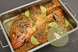POISSON AU FOUR A L'ANTILLAISE Hello les amis, Je partage avec vous ma recette rapide et simple pour préparer du poisson entier en utilisant un petit bouquet antillais. La vidéo complète se trouve sur ma chaîne ici: https://youtu.be/ENvk0YO10Iw La recette écrite sur mon site ici: https://goo.gl/XxDjUo N'oubliez pas d'aimer la page pour recevoir les nouvelles recettes ;) @ Naouel #evasionculinaire #naouel #poissonaufour #cuisinesaineevasionculinaire #regime #diet #dietetique #vivaneau #daurade | 