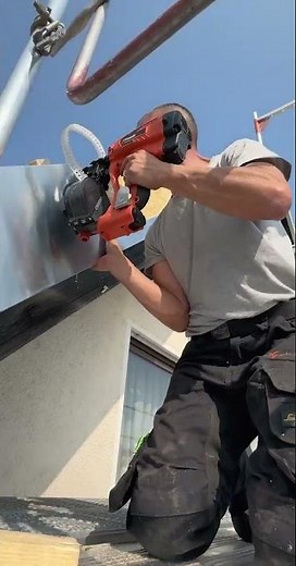 So wird Blech für Dächer bearbeitet! 🔨🏠