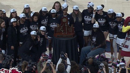 Dawn Staley thanks the Gamecock faithful after claiming SEC title