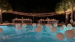 Pool Wedding Balloon Decoration Ideas