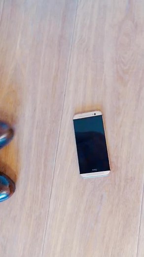 High Heels Crushing - Angry Girl Smashes Old Phone