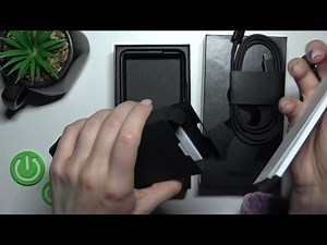 What accessories are in the Samsung Galaxy S22 box?