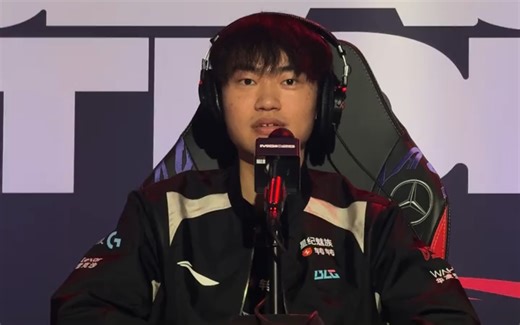 Knight:前两把团战和后期阵容发现打不过，第三把改变了思路