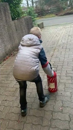 Test extincteur ( vieille vidéo )