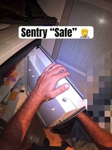 Having issues with sentry safe? Lift the handle up, keep holding, press the code and move it down.