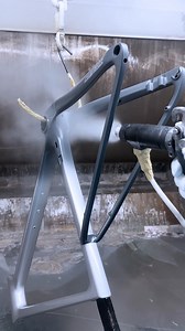 Apply "Invisible Armor" Protective Coating to the Silver-Gray Gravel Frame.✨#icancycling #Graro #framepainting #gravelbike #carbonframe | Icancycling