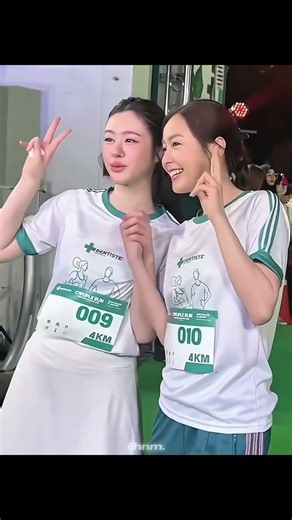 You know it's hard to run while holding hands 🤭#oombam #thaigl