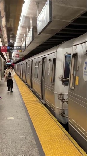 New York City Subway | (Q) Train Arriving at Lexington Avenue-63rd Street #newyorksubway #mta #r46