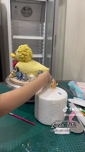 7 Edible Bluey Characters on a Rubber Ducky Cake | Baking Therapy