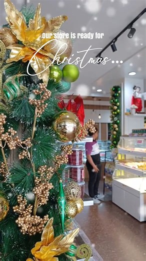Christmas vibes are officially ON at Mix N’ Magic! 🎅 Come celebrate with us… We’ve got the perfect cakes for gifting, surprising your loved ones, and making every family celebration extra special. Grab yours at any of our Mix N’ Magic branches! 🎄 | Mix N' Magic
