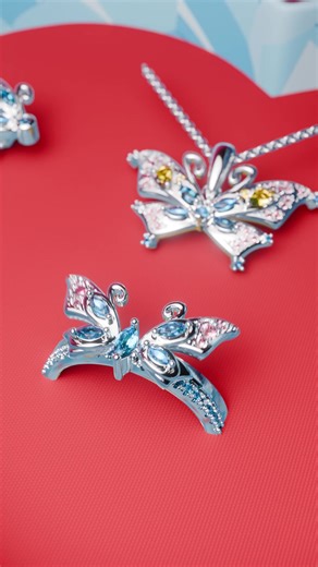 This Valentine's Day, gift a piece of jewelry inspired by the magic of Winx Club! Discover the entire jewelry collection at www.gadget4entertainment.com. 💘💍 #winxclub #winxclubofficial