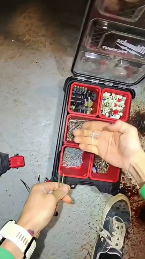 Installer une Prise Électrique Étanche dans le Garage