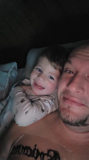 😂 How I wake up every morning… Hunter singing full concert volume straight into my ear like he’s headlining Madison Square Garden 🎤💥 No alarm clock needed when you’ve got a kid with pipes like that 😂❤️ #DadLife #Parenthood #MorningVibes #LifeWithKids #FamilyMoments #HunterShow #ParentHumor #GratefulHeart | Brandon Barker