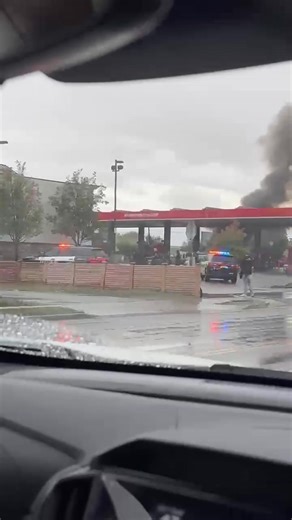 ⛽️ 🔥 Quick Action Prevents Disaster at SLC Maverik Gas Station Just after spotting a stolen vehicle parked at the Maverik gas station at 425 S. Redwood Road, an officer attempted a traffic stop. The driver reversed into a gas pump, sparking a fire, then ran from the scene. Officers quickly evacuated the Maverik as Salt Lake City Fire crews arrived, initiated the emergency gas pump shutoff, and put out the flames. No one was inside the vehicle at the time. The suspect was taken into custody a fe