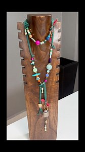 1.8K views · 15 reactions | Feliz domingo. Ayer fue un día creativamente interesante — cada collar resultó único, reflejando el estilo y la pasión de cada participante. Las chicas se entregaron por completo y disfrutaron al máximo la experiencia creativa. ¿Te animas a vivirlo también? El próximo taller será este sábado, 11 de octubre. ¡Reserva tu espacio! | Sun Beads | Facebook