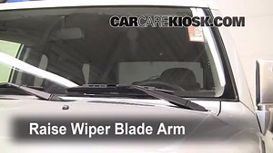 Front Windshield Wiper Blade Change: 2007 Toyota FJ Cruiser 4.0L V6