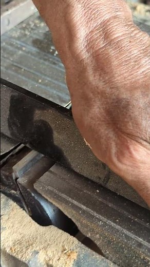 How to fit the blades of a jointer machine #wood #tips #shorts