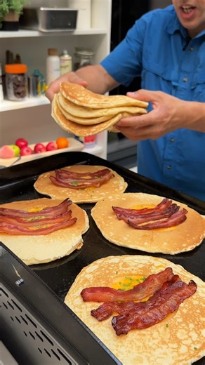 18K views · 84 reactions | Stack of Breakfast Pancakes! Feast your eyes on this incredible platter 朗丹 | Chefclub GruB | Facebook