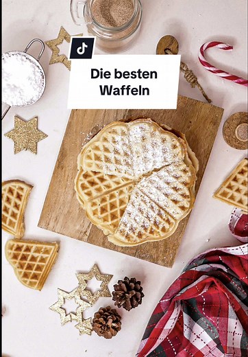 Die besten Waffeln der Welt 🫶🏼 seid ihr Team Puderzucker oder Team Toppings wie Nutella und Co.?! Seit vieeeelen Jahren mein absolutes Lieblingsrezept welches auch nicht zu süß schmeckt! Sie werden wahnsinnig fluffig und schmecken frisch aus dem Waffeleisen einfach richtig gut. Ihr seht ja wie toll die Konsistenz des Teiges wird. Habe den Teig bestimmt schon 300-500 mal? gebacken😂 jeden Winter war es damals im Salon soweit. Probiert das Rezept unbedingt aus. Zutaten für 10 - 12 Waffeln: ▫️250