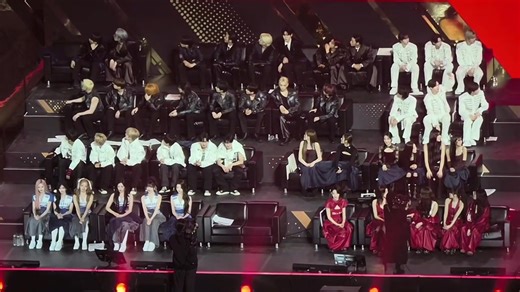 K-Pop Idol Reacts to Jennie's Performance at Golden Disc Awards
