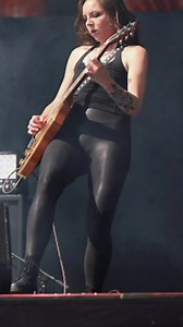 𝕿𝖍𝖎𝖘 𝖎𝖘 𝖈𝖚𝖙 𝖙𝖍𝖗𝖔𝖆𝖙 ⚔️. 🎥 @wxtch.bxtxh #kittie #live #concertphotography #sicknewworld #cutthroat | Kittie