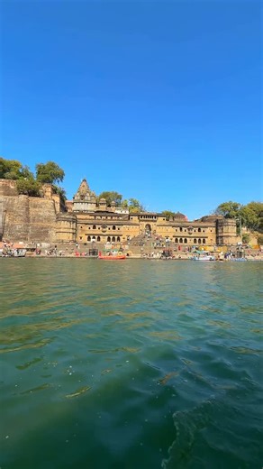 Shashank Vichare | Traveller on Instagram: "“Maheshwar Fort doesn’t shout its history — it whispers it. Built on the banks of the Narmada, this quiet fort once watched over a kingdom led by Queen Ahilyabai Holkar. Every stone remembers justice, devotion, and calm strength. Here, time slows down… and history flows like the river beside it.” 🌊 #travelreels #maheshwar #ujjain #omkareshwartemple"