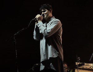 Watch Vampire Weekend Cover Their Generation's Indie Hits At Just Like Heaven 2025