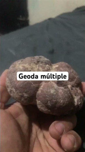 Geoda múltiple o geoda compuesta de calcedonia cerrada