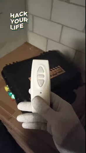 This is how you can legally determine the make and model of your remote window shades. #hackers #hacking #rtlsdr #sdr #cyberdeck