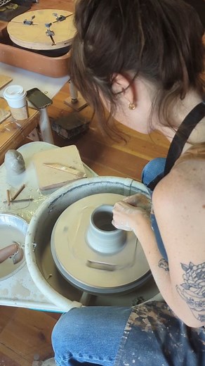 Looking for a cozy way to spend a chilly November evening? ☕️✨ Head over to The Pottery on Canyon, Creston’s own creative hideaway where you can unwind, get your hands a little muddy, and make something beautifully unique🏺 They offer drop-in nights most Wednesdays from 7-9pm, perfect for anyone wanting to try pottery in a relaxed, no-pressure setting. Or, if you’re looking for a bit of instruction, join one of their upcoming classes like Pottery Date Night on Friday, Nov 21st at 7pm 💕 or the W