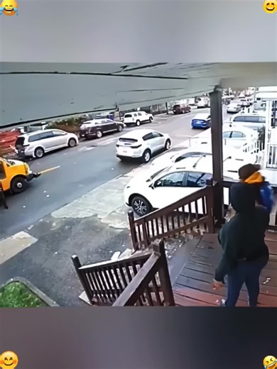 Winter Snow Slip Fails Caught on Camera”#WinterFails #SnowSlip #CaughtOnCamera #FunnyFalls #WinterWipeouts