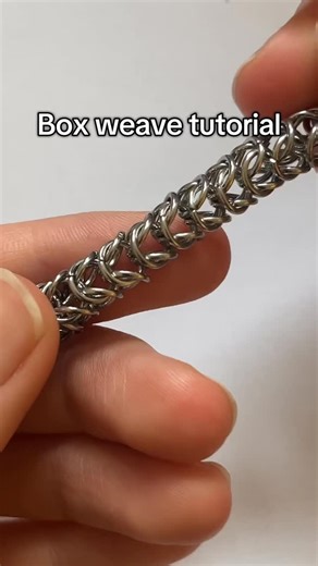 Soggii Toast on Instagram: "Quick tutorial for chainmail box weave ! Once you get to the end of savepoint 2 in the video, repeat steps from savepoint 1-2 for the rest of the pattern! #chainmail #tutorial #help #jumprings #boxweave"