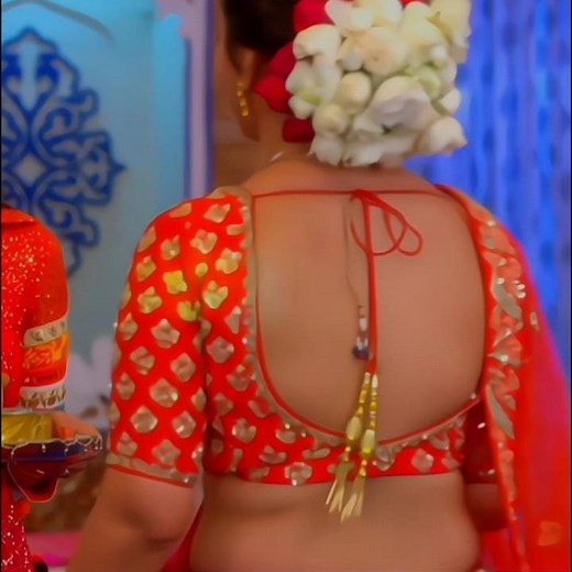 serail actress backless #serial #actress #saree #shorts
