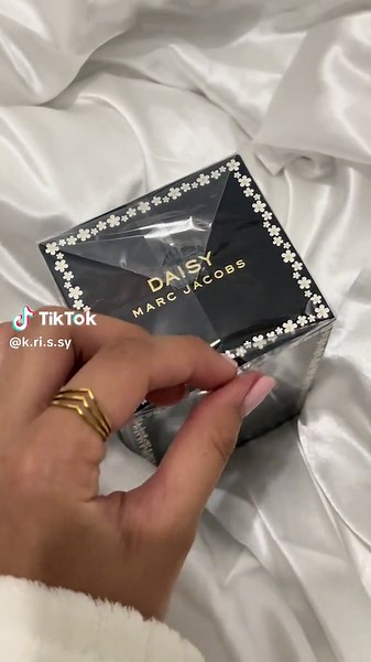 Unboxing Daisy Marc Jacobs Perfume | Fragrance Review