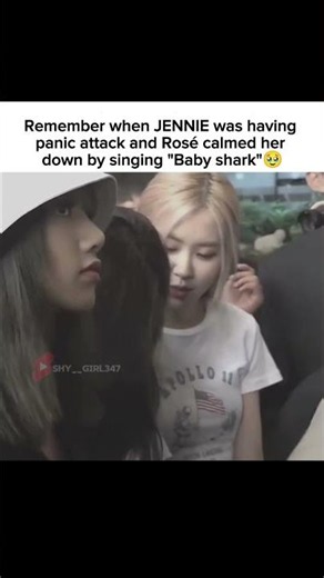 The way Rosé instantly tried to comfort Jennie 🥺 #Blackpink #블랙핑크 #rose #jennie #shorts