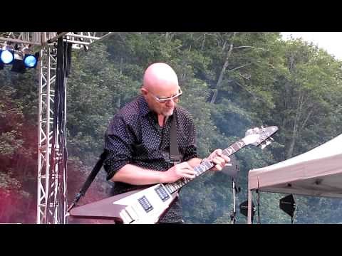 Wishbone Ash - Throw Down the Sword [Satsop River Rock Festival 2010]