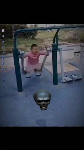 M U N E E B ™ on Instagram: "‎韩国正在测试一种能够“捕捉空气声音”的新型声能板。 ‎这些面板能够吸收地铁、汽车、人群说话产生的噪音，把看似无用的杂音转化成电能。 ‎当声波撞击面板时，会产生微小的振动，内部的压电层随之变形并生成电荷。 ‎每一次车流的呼啸、每一声脚步回响、甚至商场里的背景音乐，都能成为能量来源。 ‎在首尔最繁忙的地铁站，一天的噪音足以点亮数百个 LED、为传感器供电，并储存在微型电池中。 ‎ ‎这种技术让“噪音”不再只是污染，而是城市的隐藏电力。 ‎未来，城市越嘈杂，能源就越充沛。 ‎#知识 #你知道吗 #科技 #创新 #热门 事实 ‎技术 实验 绿色能源 未来城市 韩国 ‎"