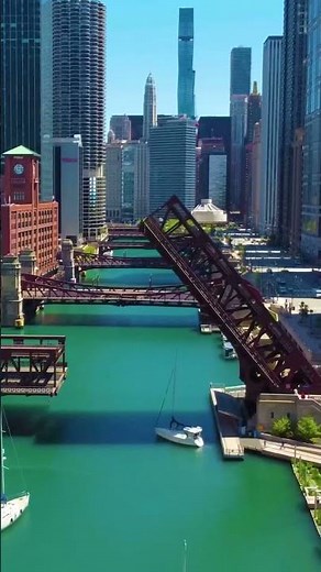 An epic sight in the city of Chicago | Have you ever seen a drawbridge in action like this?